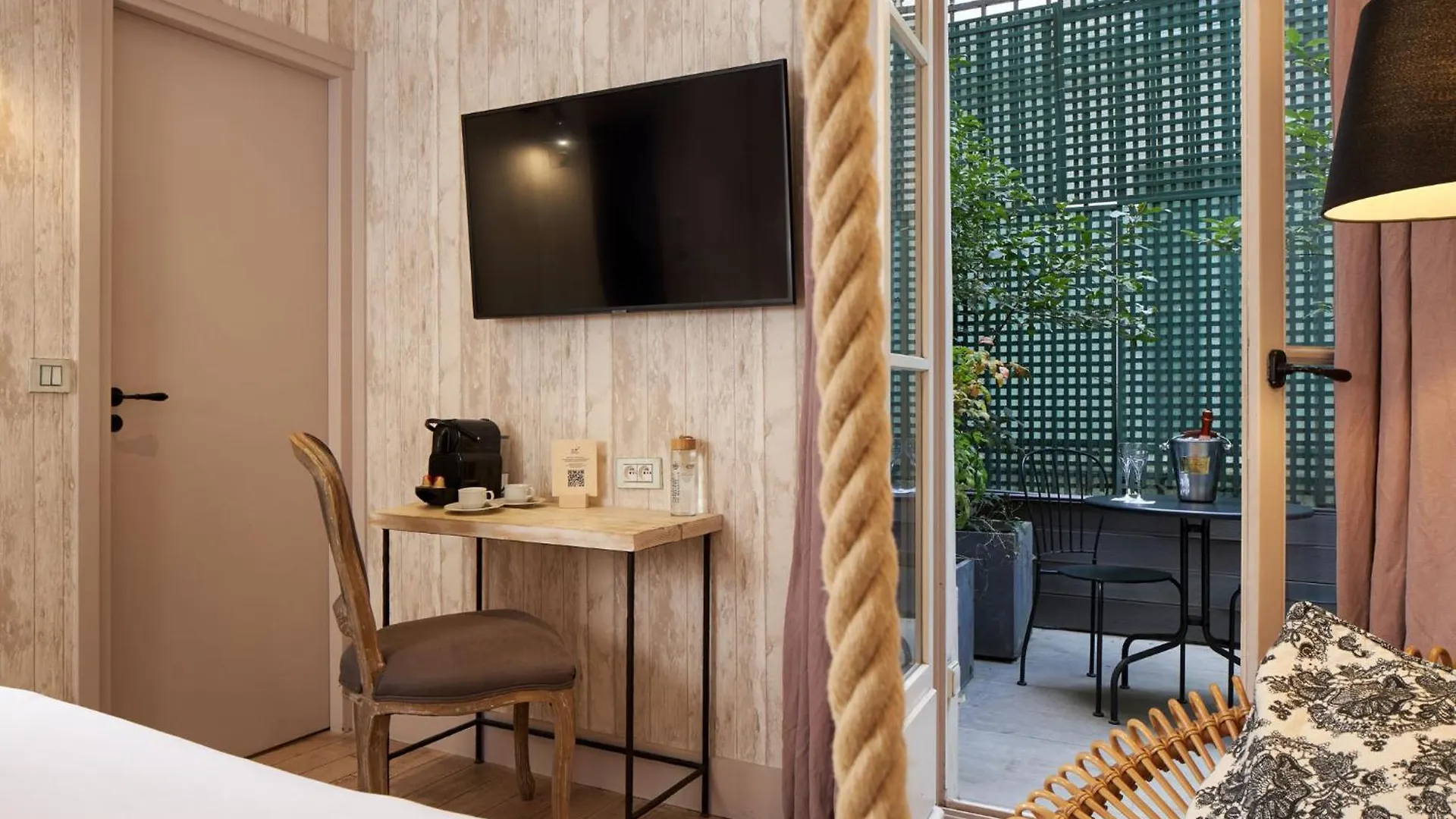 Les Plumes Otel Paris
