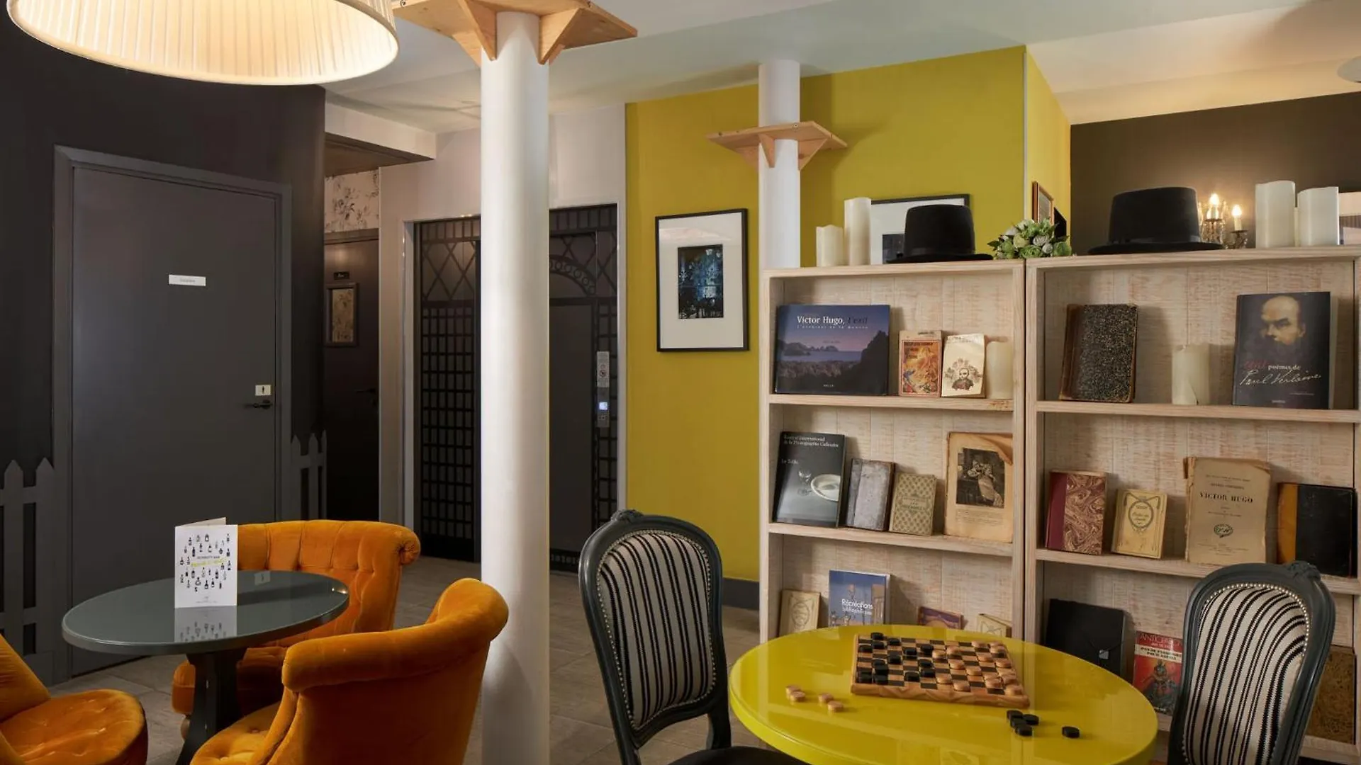 Les Plumes Hotel París